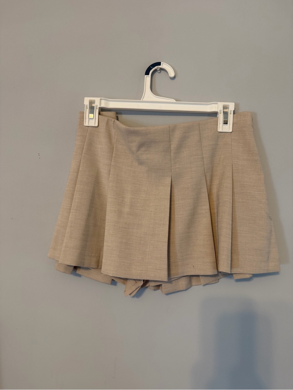 Abercrombie & Fitch Beige Pleated Skort